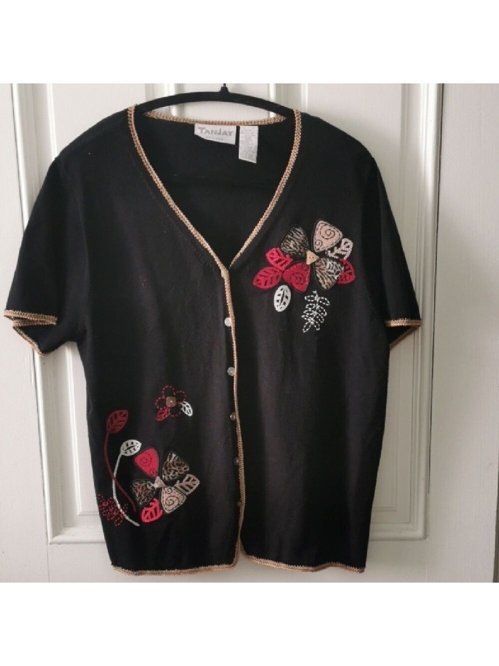 TanJay petites vintage sweater short sleeve floral embroidered cardigan. Size L